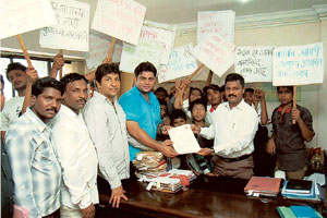 पिंपरी पालिकेला अंधारात ठेवून एमआयडीसीचा ‘उद्योग’ पिंपरी पालिकेला अंधारात ठेवून एमआयडीसीचा ‘उद्योग’