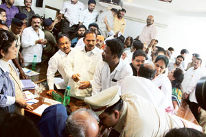 चूक करणारे राहिले बाजूला.. चूक करणारे राहिले बाजूला..