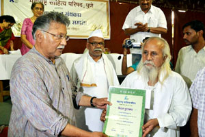 अभिजात साहित्यनिर्मितीकडे कला क्षेत्राने जाणीवपूर्वक लक्ष द्यायला हवे – विक्रम गोखले अभिजात साहित्यनिर्मितीकडे कला क्षेत्राने जाणीवपूर्वक लक्ष द्यायला हवे – विक्रम गोखले