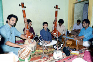 मिरज संगीत सभेत विराज जोशींचे गायन