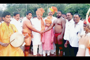 मारूल हवेलीचे मैदान जयकर खुडेने मारले मारूल हवेलीचे मैदान जयकर खुडेने मारले