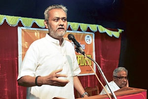 अर्थविषयक जाणिवा शालेय पातळीवरच प्रगल्भ होणे आवश्यक- गिरीश कुबेर