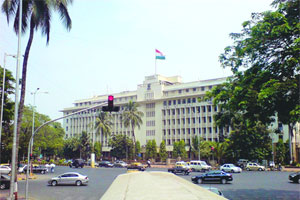 तुर्भेजवळ रेल्वेरुळाला तडा