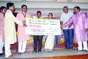 बॅरिस्टरची पदवी धुडकावणारे सावरकर हे पहिले भारतीय – हिमानी सावरकर बॅरिस्टरची पदवी धुडकावणारे सावरकर हे पहिले भारतीय – हिमानी सावरकर