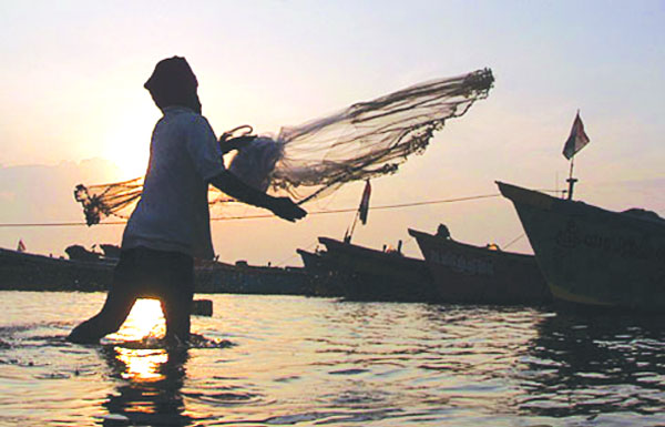 मुंबईसह रायगड परिसरातील मासेमारी १५ जूनपर्यंत सुरू राहणार
