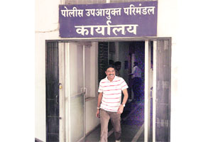 भुजबळसमर्थक आनंद सोनवणेंची पोलीस चौकशी भुजबळसमर्थक आनंद सोनवणेंची पोलीस चौकशी