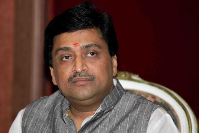 ‘पेडन्यूज’प्रकरणी अशोक चव्हाण यांना आठवड्याभराचा दिलासा ‘पेडन्यूज’प्रकरणी अशोक चव्हाण यांना आठवड्याभराचा दिलासा