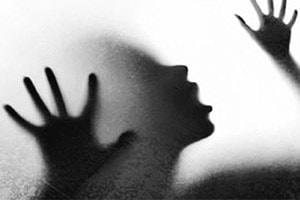 विद्यार्थिनींचा विनयभंग करणाऱ्या शिक्षकाचे निलंबन करण्याच्या सूचना