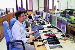 लाटेवर स्वार! सेन्सेक्सची पुन्हा विक्रमाची चाचणी
