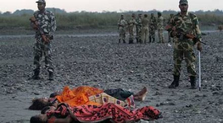 आसामात मृतांची संख्या ३४; चकमकीत तीन अतिरेकी ठार