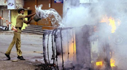 हैदराबादच्या दंगलग्रस्त भागातील संचारबंदी कायम