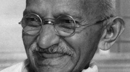 हुतात्मा दिनी गांधीजींचे विस्मरण
