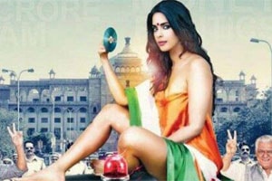 तिरंगा परिधान केलेली मल्लिका शेरावत ‘डर्टी पॉलिटिक्स’ चित्रपटाच्या पोस्टरवर तिरंगा परिधान केलेली मल्लिका शेरावत ‘डर्टी पॉलिटिक्स’ चित्रपटाच्या पोस्टरवर