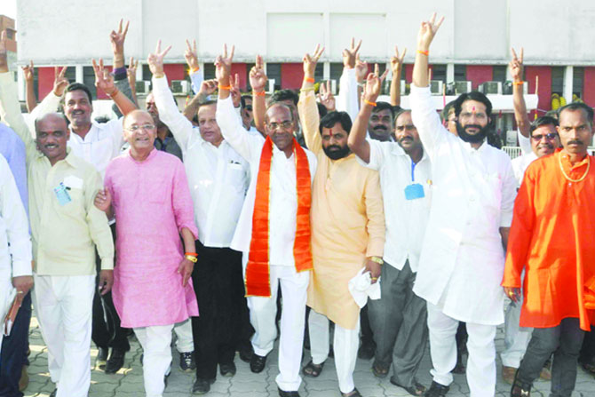 शिवसेनेच्या विजयोत्सवाला जिलब्यांची गोडी