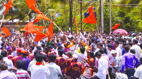 राज्यात महायुतीला यश, आघाडीला धक्का राज्यात महायुतीला यश, आघाडीला धक्का