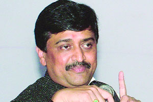 अशोक चव्हाणांवर टांगती तलवार ?