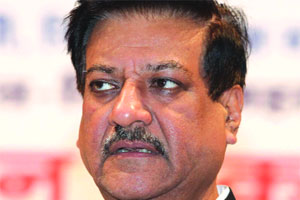 पराभवाचे खापर मुख्यमंत्र्यांवर फोडण्याचा प्रयत्न पराभवाचे खापर मुख्यमंत्र्यांवर फोडण्याचा प्रयत्न