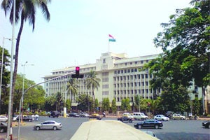 लिपिकांच्या १३ ०० रिक्त जागा भरणार