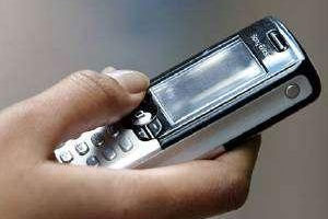 ‘मोबाईलमुळे नात्यांमधील संवाद हरवला’