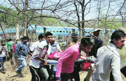 अपघातग्रस्तांना कल्याण, डोंबिवलीतून वाहन मदत