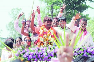 आश्वासनांपेक्षा कामातूनच बोलेन..!