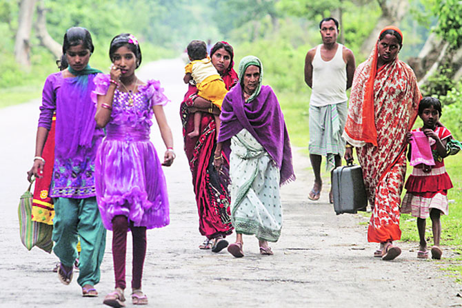 आसामातील हिंसाचाराला राजकीय रंग