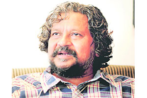 मुलांबाबत आंधळेपणाने वागू नका – अमोल गुप्ते मुलांबाबत आंधळेपणाने वागू नका – अमोल गुप्ते