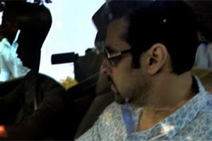 सलमान खानविरुद्धच्या हिट-अॅण्ड-रनप्रकरणी साक्षीदारांना धमकीचे फोन सलमान खानविरुद्धच्या हिट-अॅण्ड-रनप्रकरणी साक्षीदारांना धमकीचे फोन