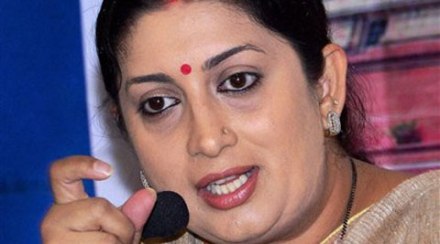 अधिकाऱ्यांच्या निलंबनप्रकरणी दिग्गीराजांची स्मृती इराणींवर टीका अधिकाऱ्यांच्या निलंबनप्रकरणी दिग्गीराजांची स्मृती इराणींवर टीका