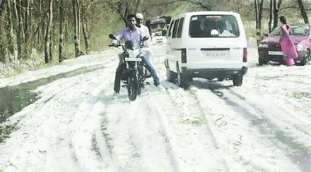 वर्षभरात मदतींवर साडेसात हजार कोटी खर्च वर्षभरात मदतींवर साडेसात हजार कोटी खर्च