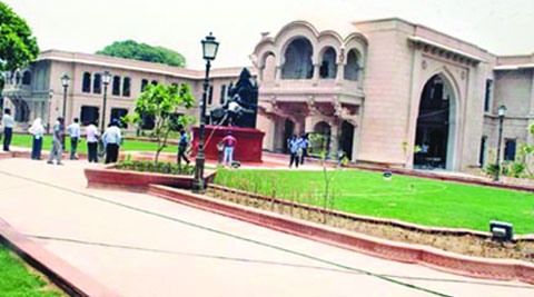 महाराष्ट्र सदनाचे दरवाजे अखेर खुले.. महाराष्ट्र सदनाचे दरवाजे अखेर खुले..