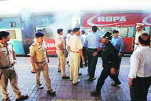 रेल्वेडब्यांत आग लावणाऱ्याचा ताबा गुप्तचर विभागाकडे? रेल्वेडब्यांत आग लावणाऱ्याचा ताबा गुप्तचर विभागाकडे?