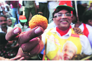 कमल खिल उठा.. कमल खिल उठा..