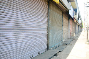 सात वर्षांच्या मुलीच्या खूनामुळे लोणावळ्यात तणाव आणि तोडफोड सात वर्षांच्या मुलीच्या खूनामुळे लोणावळ्यात तणाव आणि तोडफोड