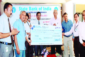स्वामी विवेकानंद मेडिकल मिशनला स्टेट बँकेकडून१५ लाखांची देणगी स्वामी विवेकानंद मेडिकल मिशनला स्टेट बँकेकडून१५ लाखांची देणगी