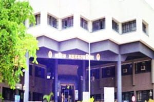 मनसे संपर्कप्रमुखांकडून पालिका अधिकाऱ्यांची हजेरी