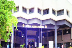 मनसे संपर्कप्रमुखांकडून पालिका अधिकाऱ्यांची हजेरी