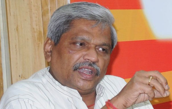 ‘श्रीमंत लोकच टोमॅटो खातात, थोड्या किंमती वाढल्याने काही होत नाही’ ‘श्रीमंत लोकच टोमॅटो खातात, थोड्या किंमती वाढल्याने काही होत नाही’