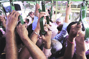 गर्दीचे दुखणे कायम