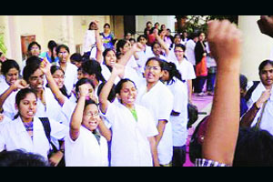 सरकारी डॉक्टरांची ‘ऐच्छिक’ मागणी