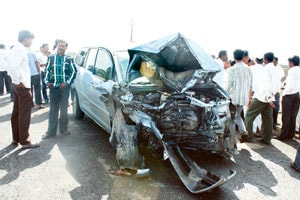 वारकऱ्यांच्या गाडीला अपघात; चौघे जागीच ठार, चार जखमी