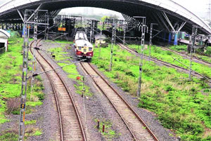 रेल्वेला महामुंबई नावडतीच