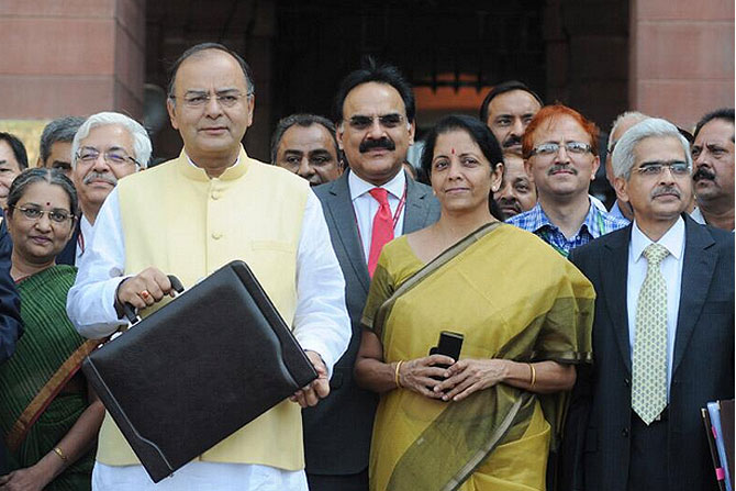 अर्थसंकल्पातही ‘सबका साथ, सबका विकास’ची छबी अर्थसंकल्पातही ‘सबका साथ, सबका विकास’ची छबी