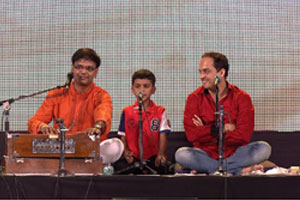 ‘आयुष्यावर बोलू काही’ चा १००० वा प्रयोग ‘आयुष्यावर बोलू काही’ चा १००० वा प्रयोग
