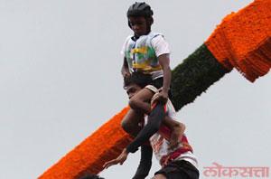 बालगोविंदांवर बंदी; दहीहंडी पथकांवर कारवाईचे आदेश बालगोविंदांवर बंदी; दहीहंडी पथकांवर कारवाईचे आदेश