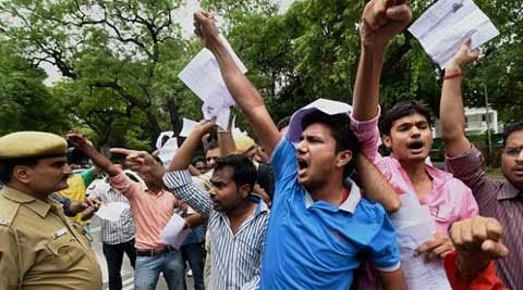 यूपीएससी परीक्षार्थ्यांचा प्रश्न आठवडाभरात सोडवू- राजनाथ सिंह यूपीएससी परीक्षार्थ्यांचा प्रश्न आठवडाभरात सोडवू- राजनाथ सिंह