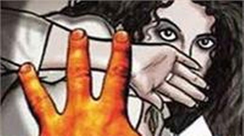 सहा वर्षांच्या बालिकेवर शाळेत बलात्कार सहा वर्षांच्या बालिकेवर शाळेत बलात्कार