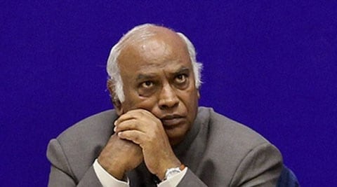 विरोधी पक्षनेतेपद काँग्रेसकडे नाहीच