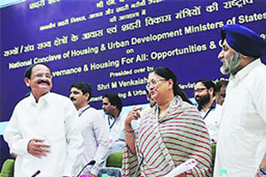 इमारत दुर्घटना टाळण्यासाठी कठोर कायद्याची गरज – नायडू इमारत दुर्घटना टाळण्यासाठी कठोर कायद्याची गरज – नायडू