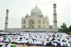 देशभरात ईद साजरी